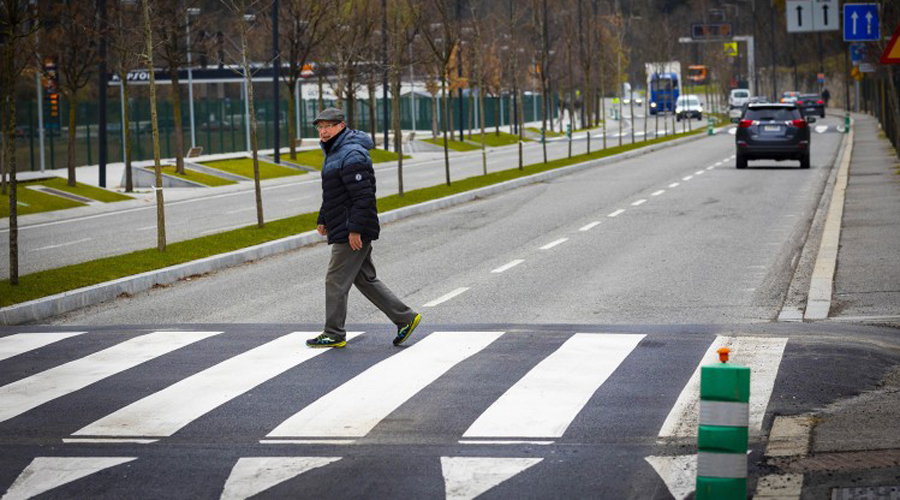 Aspecte actual de la zona del tram sud de l'avinguda d'Enclar un cop realitzats els treballs de pacificació del trànsit