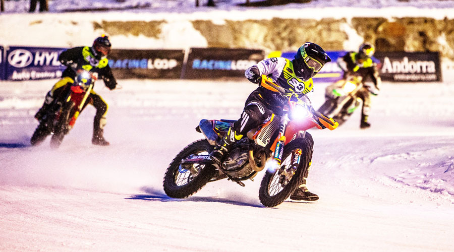 En primer terme, el pilot Marc Font al Circuit Andorra, al Pas