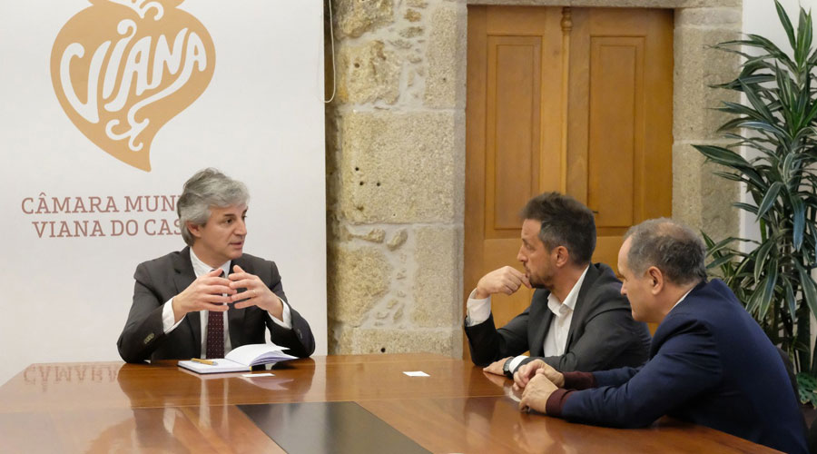 El socialdemòcrata, Pere López (al mig) amb Luis Nobre (esquerra) i Paulo Pisco, a Portugal 