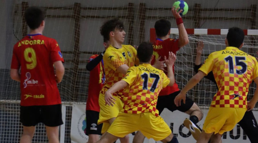 La selecció cadet andorrana contra la d'Aragó