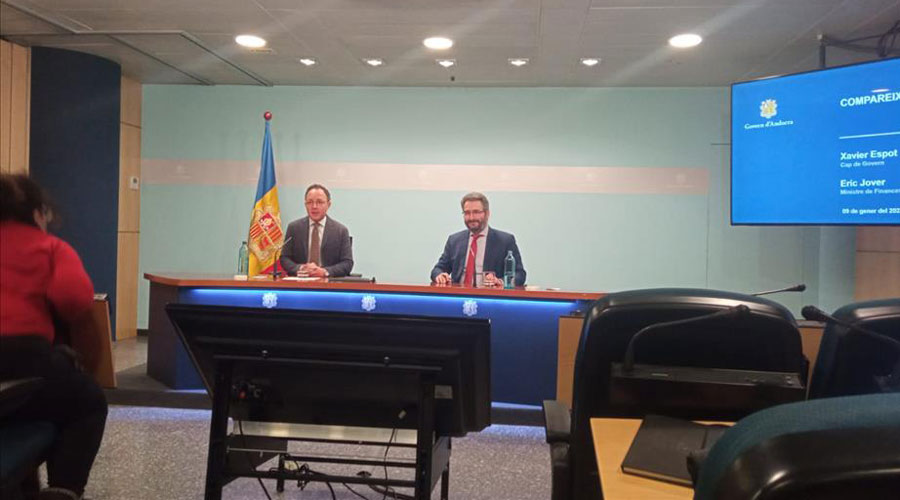 Espot i Jover en la compareixença per a anunciar la dimissió del ministre