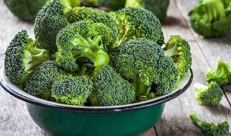 Un bol amb bròcoli, hortalissa genial en aquestes dates