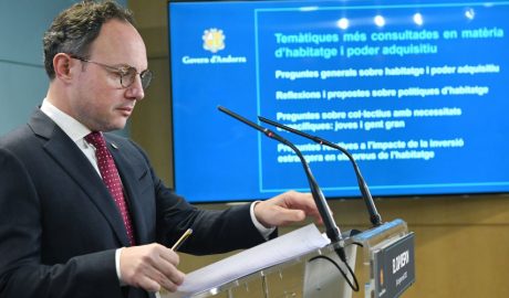 Xavier Espot durant la seva intervenció en l'espai El cap de Govern respon