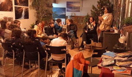 Participants a la primera trobada del Club de lectura juvenil de Tuixent i la Vansa
