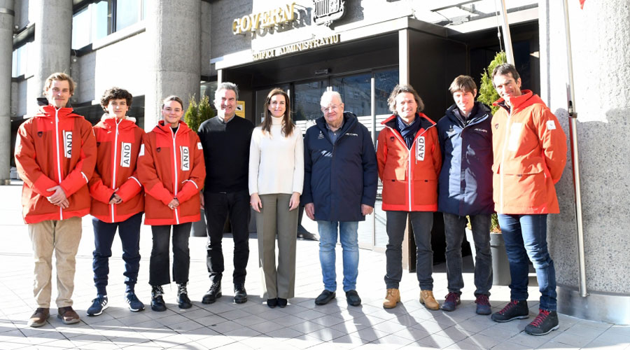 Riva i Ruiz amb la delegació andorrana al Festival Olímpic de la Joventut Europea d'Hivern