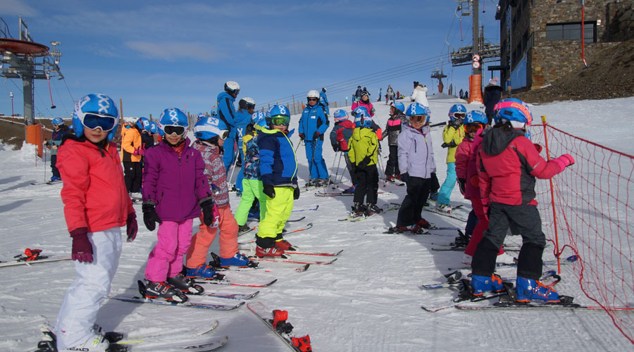 Alumnes de l'Escola de Neu del comú d'Encamp