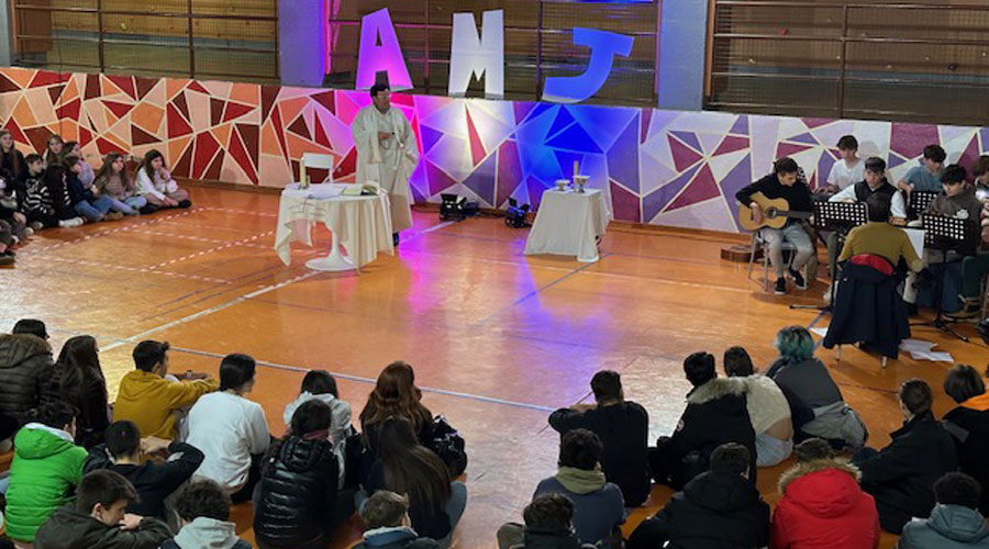 Un dels actes de la festa de la Mare Janer al Col·legi Sant Ermengol