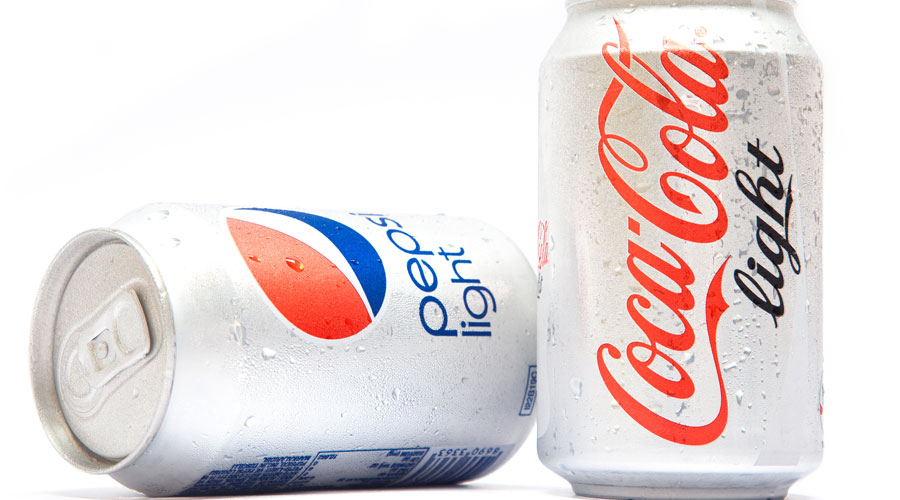 Dues marques que fabriquen begudes light 