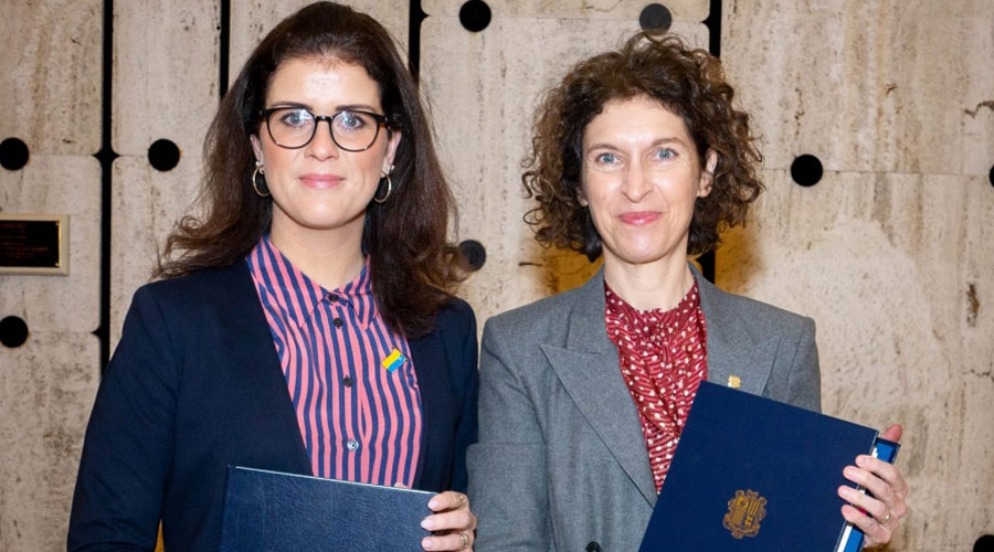 La ministra d'Exteriors d'Islàndia amb Maria Ubach (SFGA)