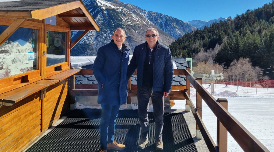 El subdelegat del Govern espanyol a Lleida (esquerra) visitant Tavascan (Subdelegació Govern Espanya)