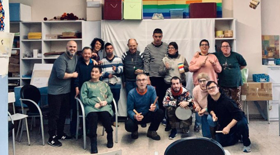 Una imatge del taller Claror del 2022 amb els residents de la FPNSM (F.ONCA)