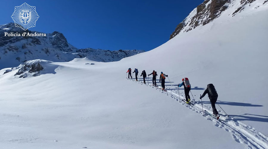 Participants en la formació de tècnic qualificat de muntanya, als Alps (Policia d'Andorra)
