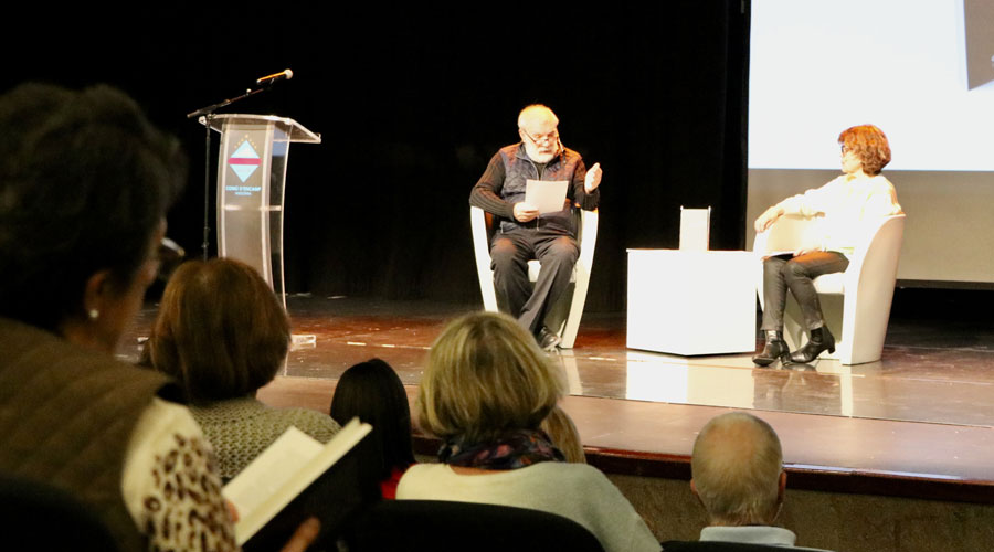 Josep Dallerès en la presentació del poemari de Marta Deu "Descosits" (Comú d'Encamp)