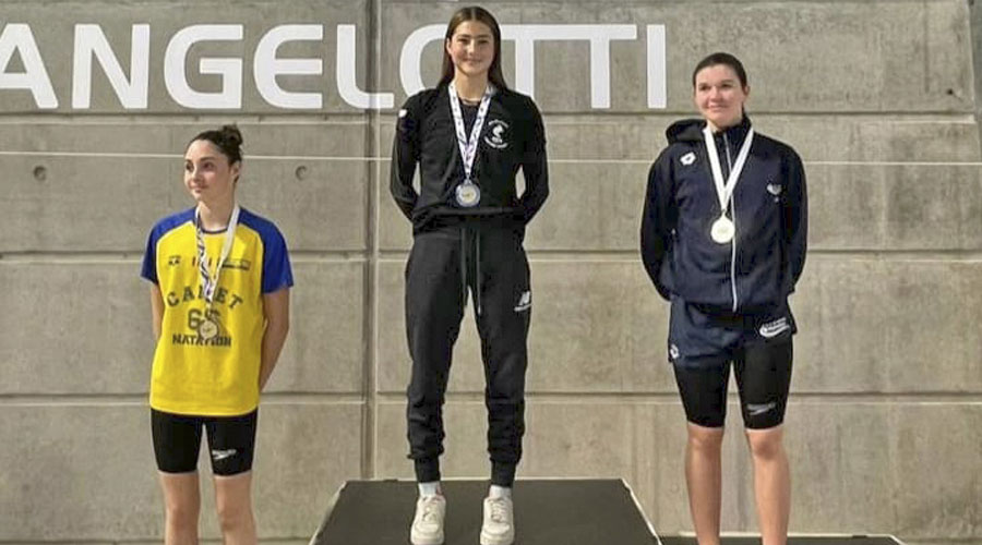 Alexandra Mejía dalt del podi dels 1.500 metres (FAN)