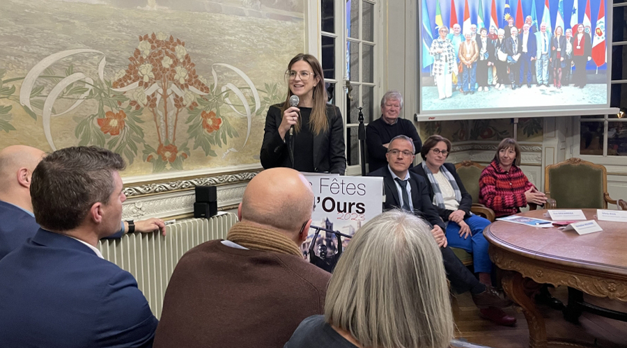 La ministra Riva a Arles de Tec en la celebració de la festa de l'ós