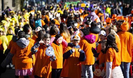 Alumnes de la parròquia d'Andorra la Vella omplint els carrers per carnaval