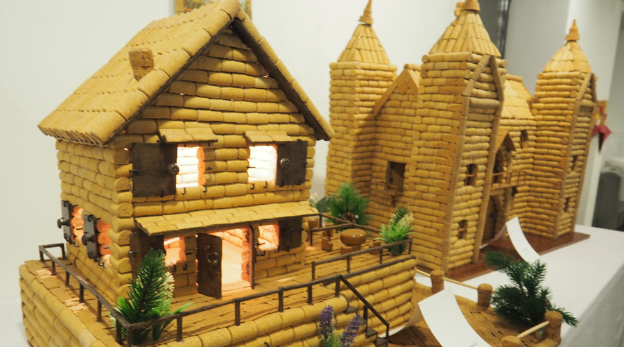 Construccions amb taps de suro de Jaume Vilchez a la Seu (RàdioSeu)