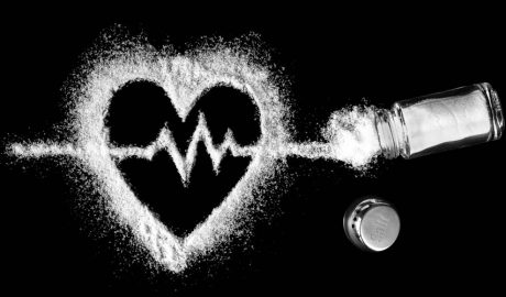 Infografia que indica que un elevat consum de sal no és bo per a la salut