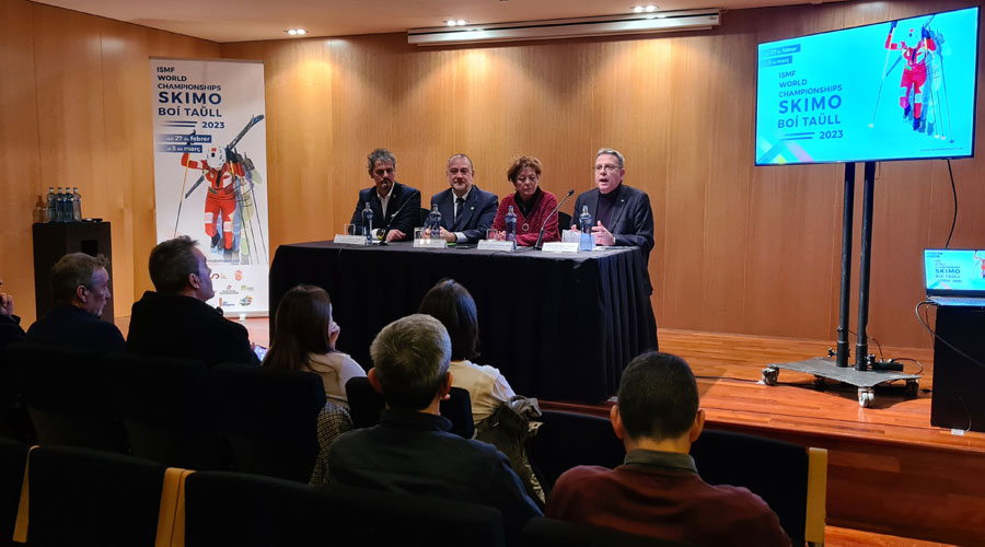 Joan Talarn (primer per la dreta) en la presentació dels campionats del Món d’Esquí de Muntanya (Diputació Lleida)