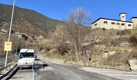 Punt on s'efectuen les obres de millora al revolt de l'antiga Ràdio Andorra, a Encamp