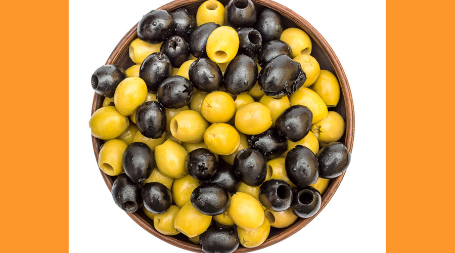 Olives verdes i negres (Getty images)