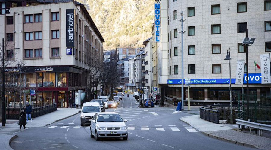 Vistes del carrer Prat de la Creu d'Andorra la Vella (AndorraCapital)