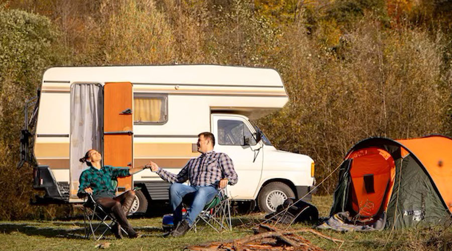Una autocaravana a la natura (DCStudio / Freepik)