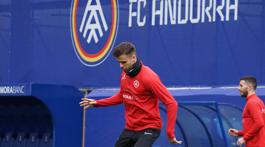 El central, Adrià Vilanova, ha tornat amb el grup després de la lesió que a patir el gener (FC Andorra)