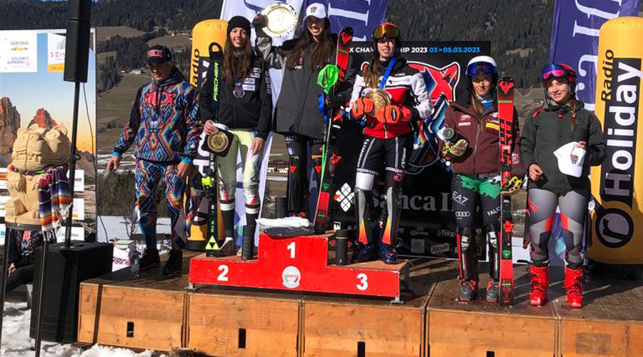 Carla Mijares ocupant el segon lloc del podi a Dobbiaco, Itàlia (FAE)