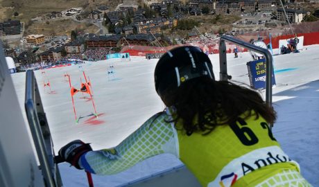 L'esquiadora andorrana, Carla Mijares, abans de la sortida del paral·lel