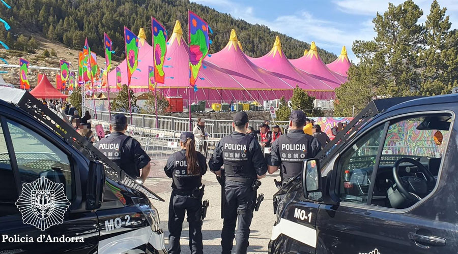 Agents policials vetllant per la seguretat a l'Snowrow, a Grau Roig (Policia d'Andorra)