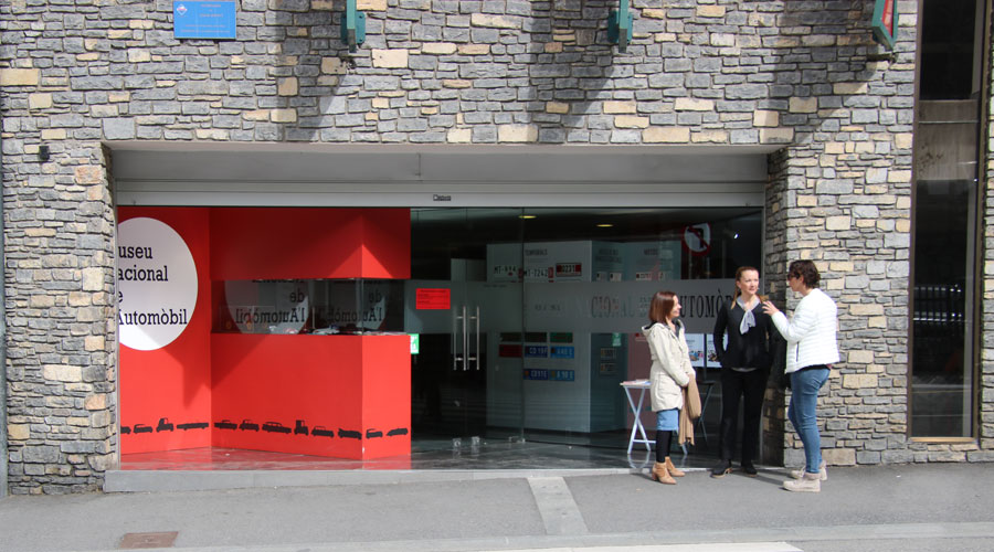 Maria Alaminos, a la dreta, amb Marta Pujol i Susagna Venable (PS SDP +)