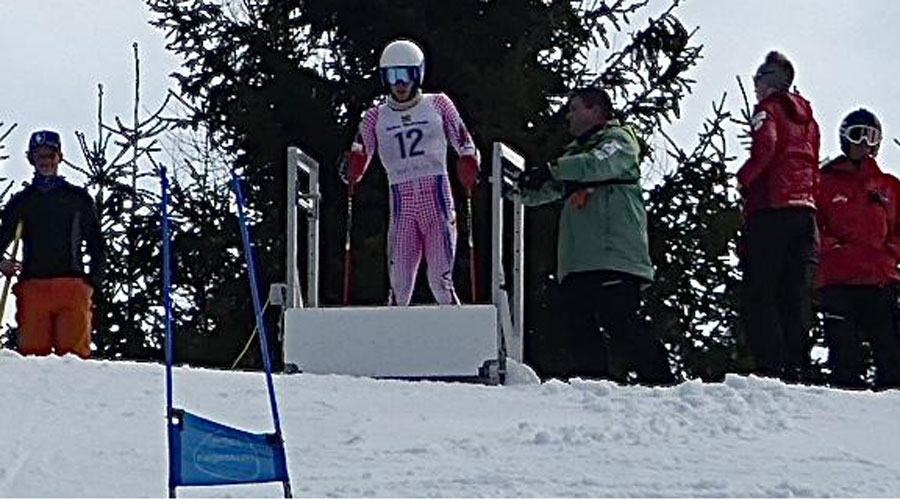 L'esquiador Roger Puig a la sortida de la cursa paral·lel (FAE)