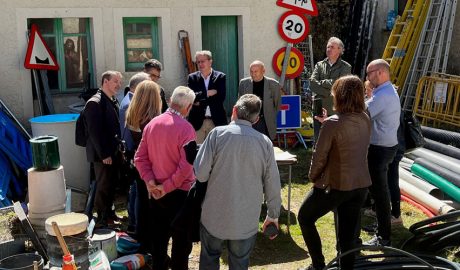 Talarn al centre de la imatge en la seva visita a la Torre de Capdella