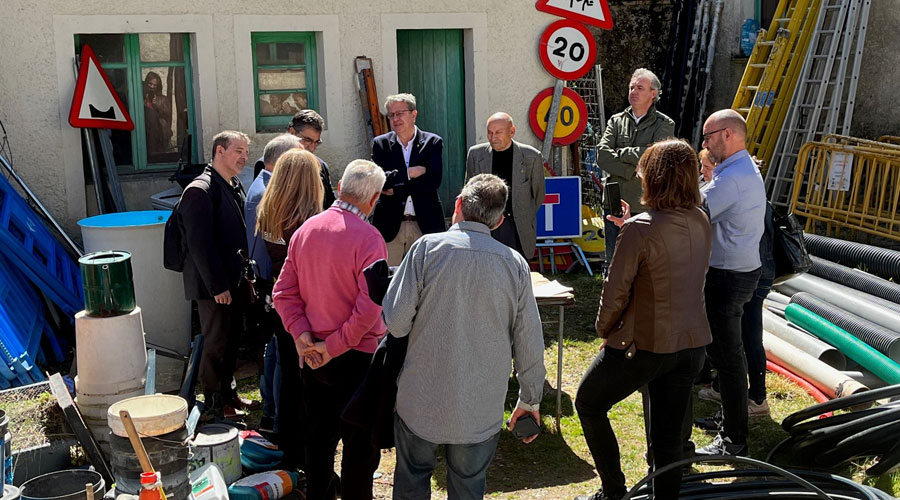 Talarn al centre de la imatge en la seva visita a la Torre de Capdella (Diputació Lleida)