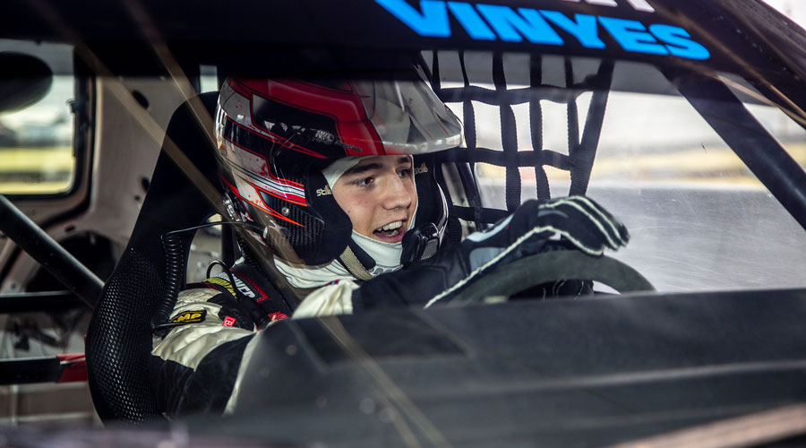 Joan Vinyes Jr al volant del seu cotxe (FotoEsport)