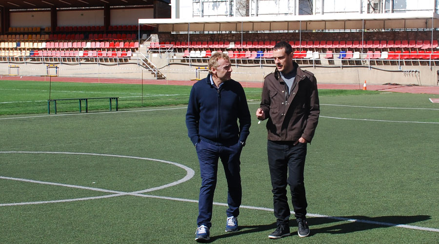 El número 7 de la candidatura nacional de Liberals, Xavier de la Rosa, acompanyat de Marc Galabert (Liberals)