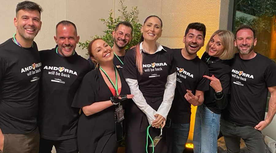 Susanne Georgi al costat de la cantant espanyola Rosa López i d'alguns fans (Stars Andorra)