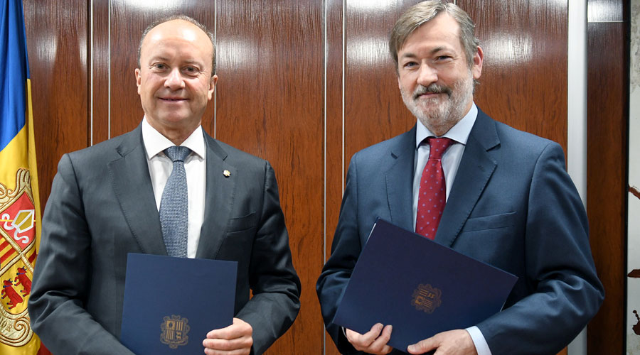 El ministre en funcions Josep Maria Rossell i el rector de la Universitat Abat Oliva, Rafael Rodríguez-Ponga (SFGA)