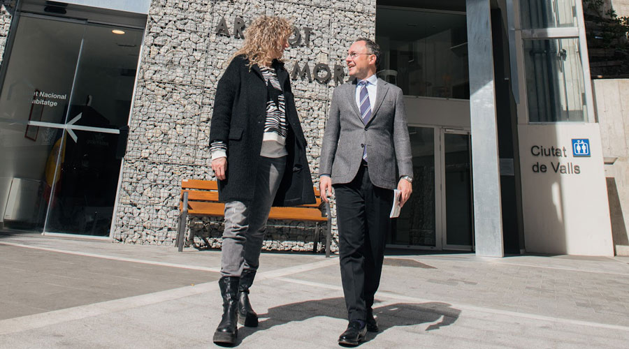 Xavier Espot, candidat nacional de Demòcrates davant la Casa Aristot Mora (Demòcrates)