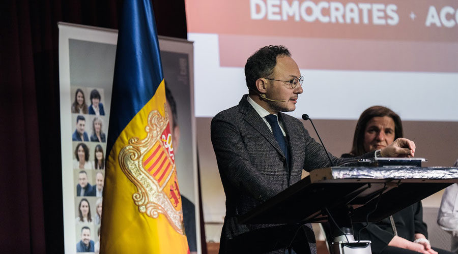 Xavier Espot i, en segon terme, Trini Marín (Demòcrates)