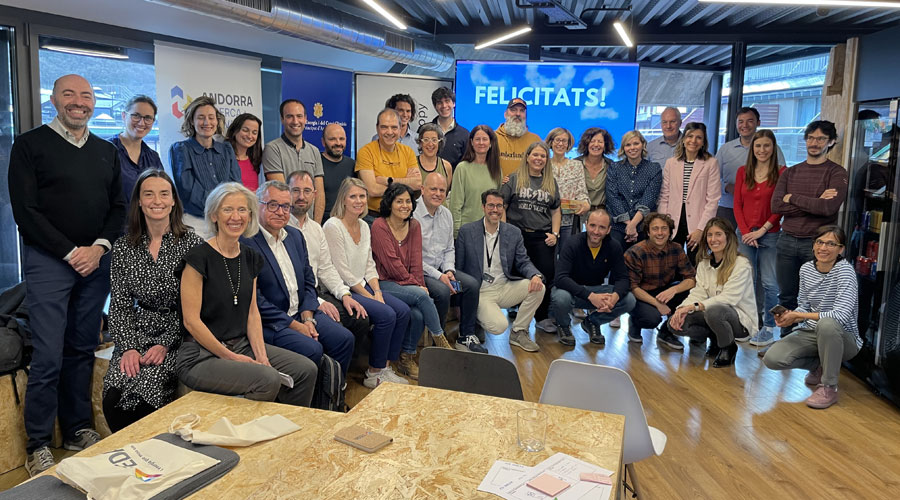 Les prop de 50 persones que han pres part a l'hackató per a la reducció d'emissions de CO2 (AR+I)