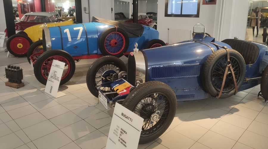 Vehicles antics exposats al Museu Nacional de l'Automòbil (SFGA)