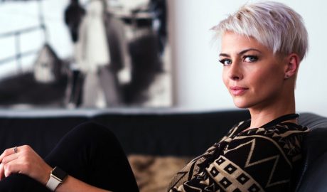 Una noia sense acne