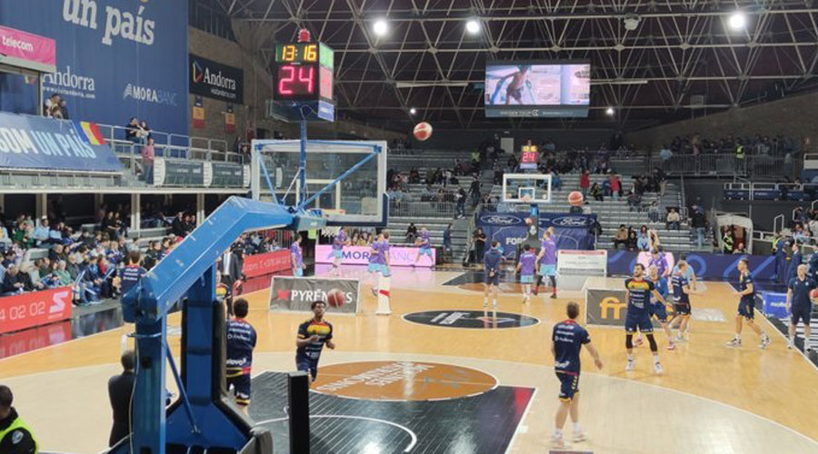 Instants abans de començar el BC Andorra - Palència (Sergi Cano al Twitter)