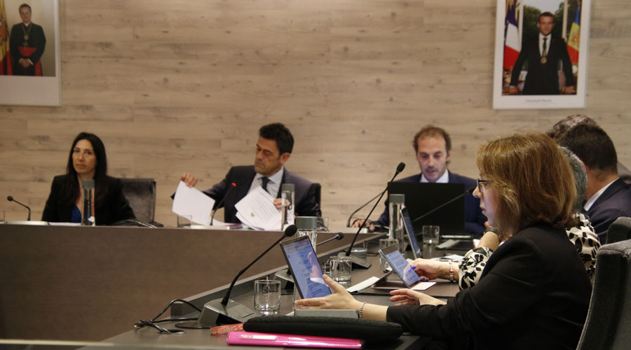 A la dreta, la consellera de Movem Ordino, Bàrbara Pàmies (PS)