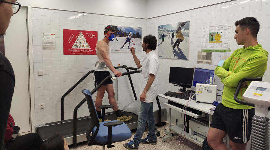 Estudiants d'INEFC Pirineus fent pràctiques a l'Hospital de Cerdanya (Foto: INEFC Pirineus)