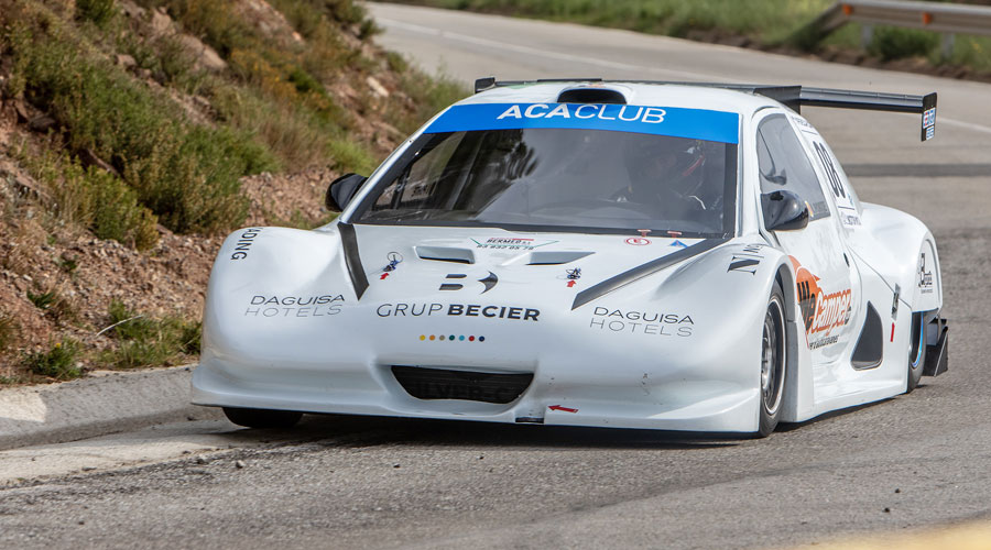 Ian Porté competint amb el seu vehicle 