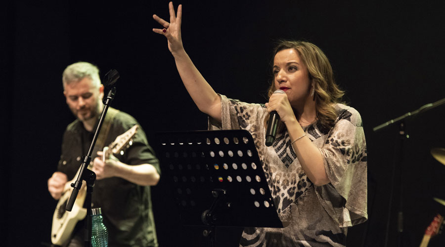 La cantant andorrana, Marta Dallerès, en un concert (Comú de la Massana)