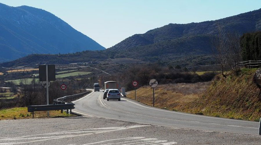 La carretera C-14, a l'entrada sud d'Organyà (RàdioSeu)